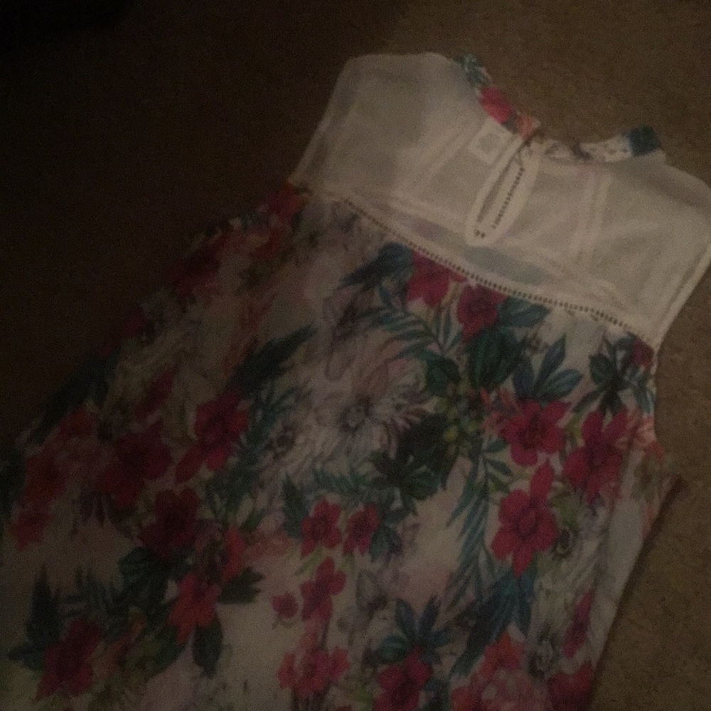 Sleeveless dress shirt